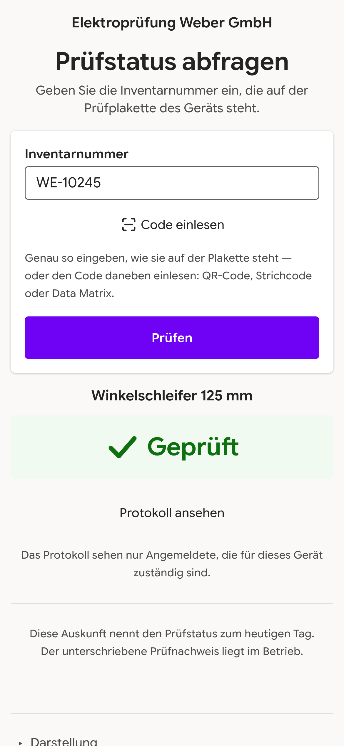 Öffentliche Prüfabfrage auf dem Handy: Inventarnummer eingegeben, Ergebnis „Geprüft“